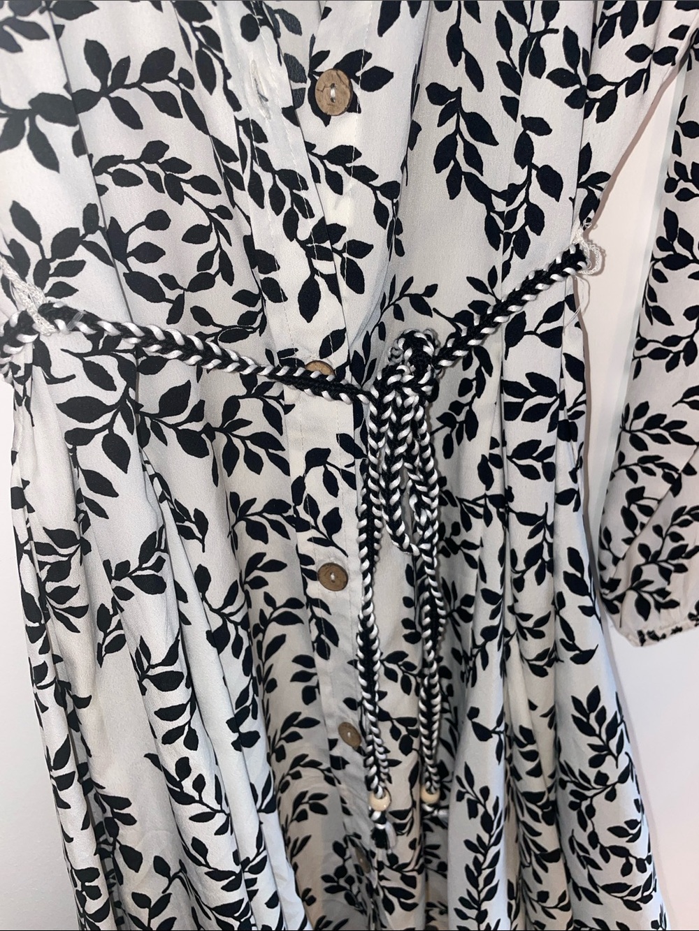 NWT - INDULGE Black and White Long Sleeve Leaf-Print Shirt Dress with Belt - Picture 3 of 7